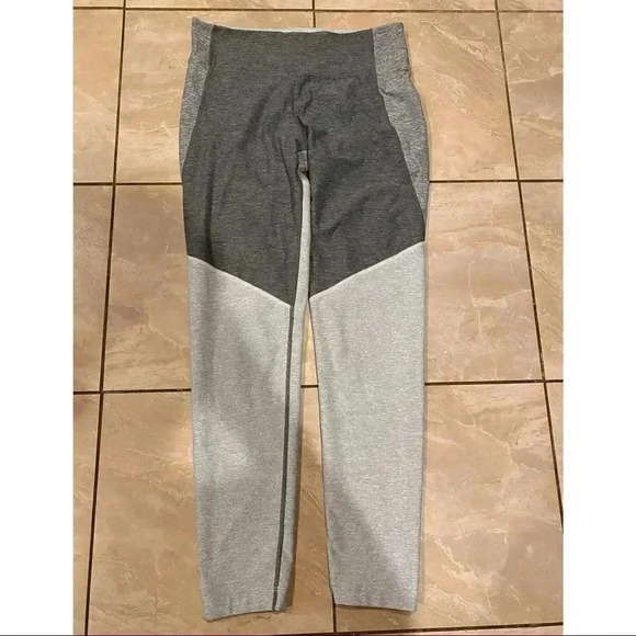 Outdoor voices 3/4 warmup leggings tri tone - Picture 3 of 6